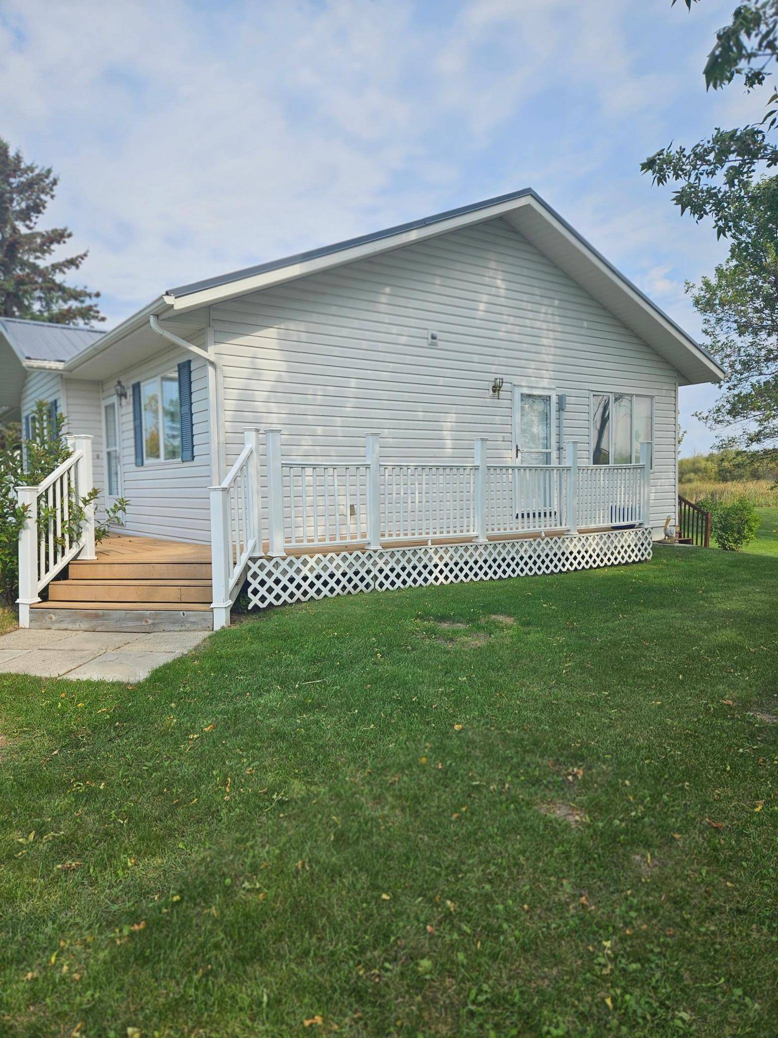 Warroad, MN 56763,130 Lakeview DR