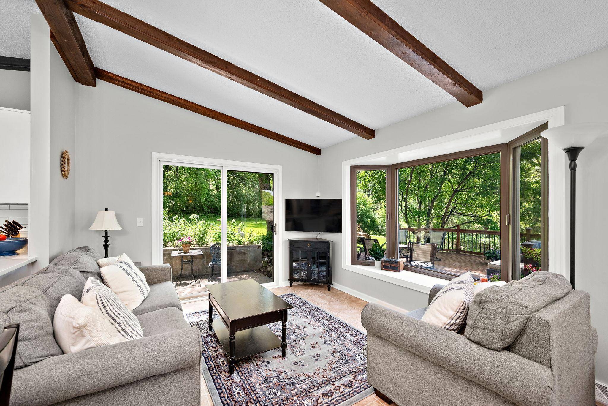 Eden Prairie, MN 55346,15801 Oak Ridge RD