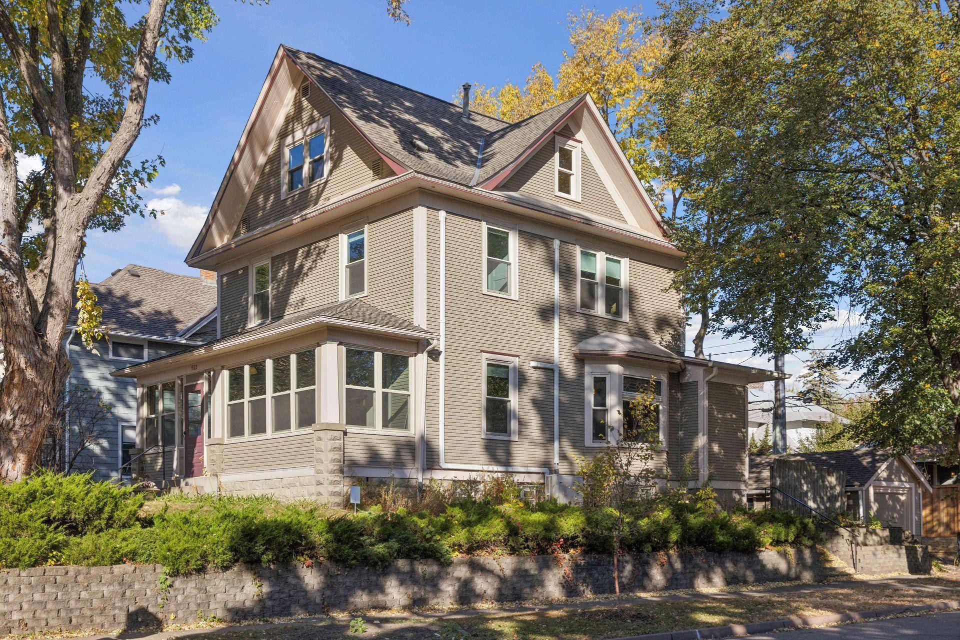 Saint Paul, MN 55105,923 Linwood AVE