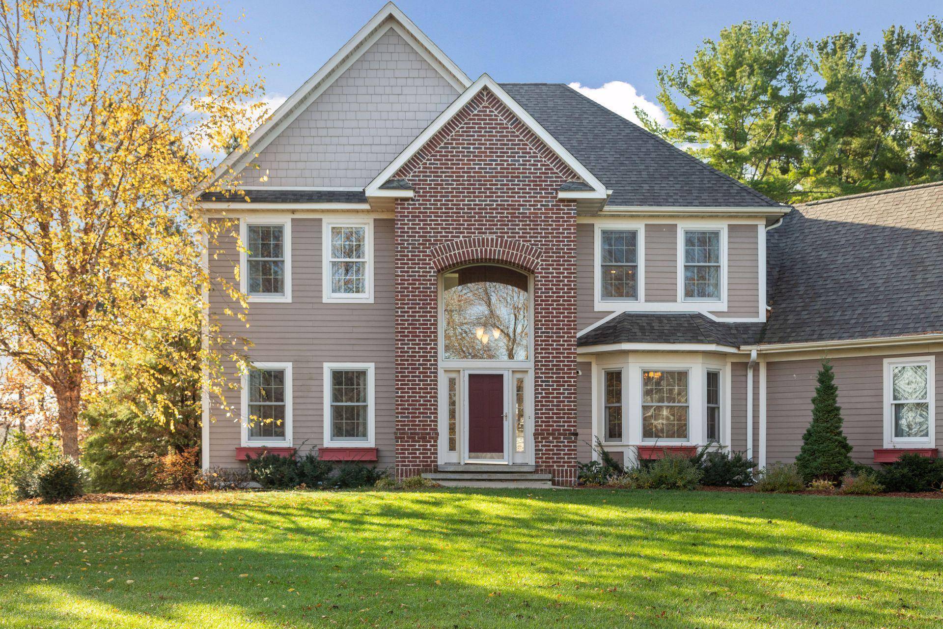 Hudson, WI 54016,323 Saint Annes Pkwy