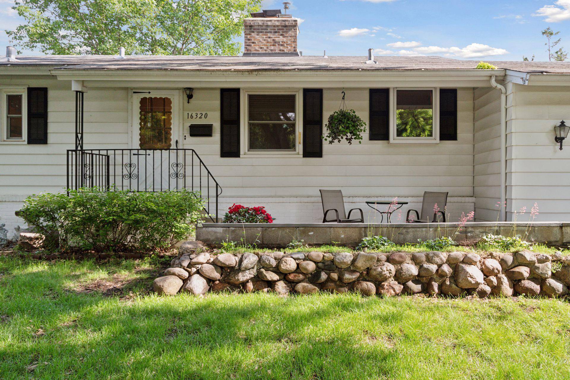 Minnetonka, MN 55345,16320 Devon DR