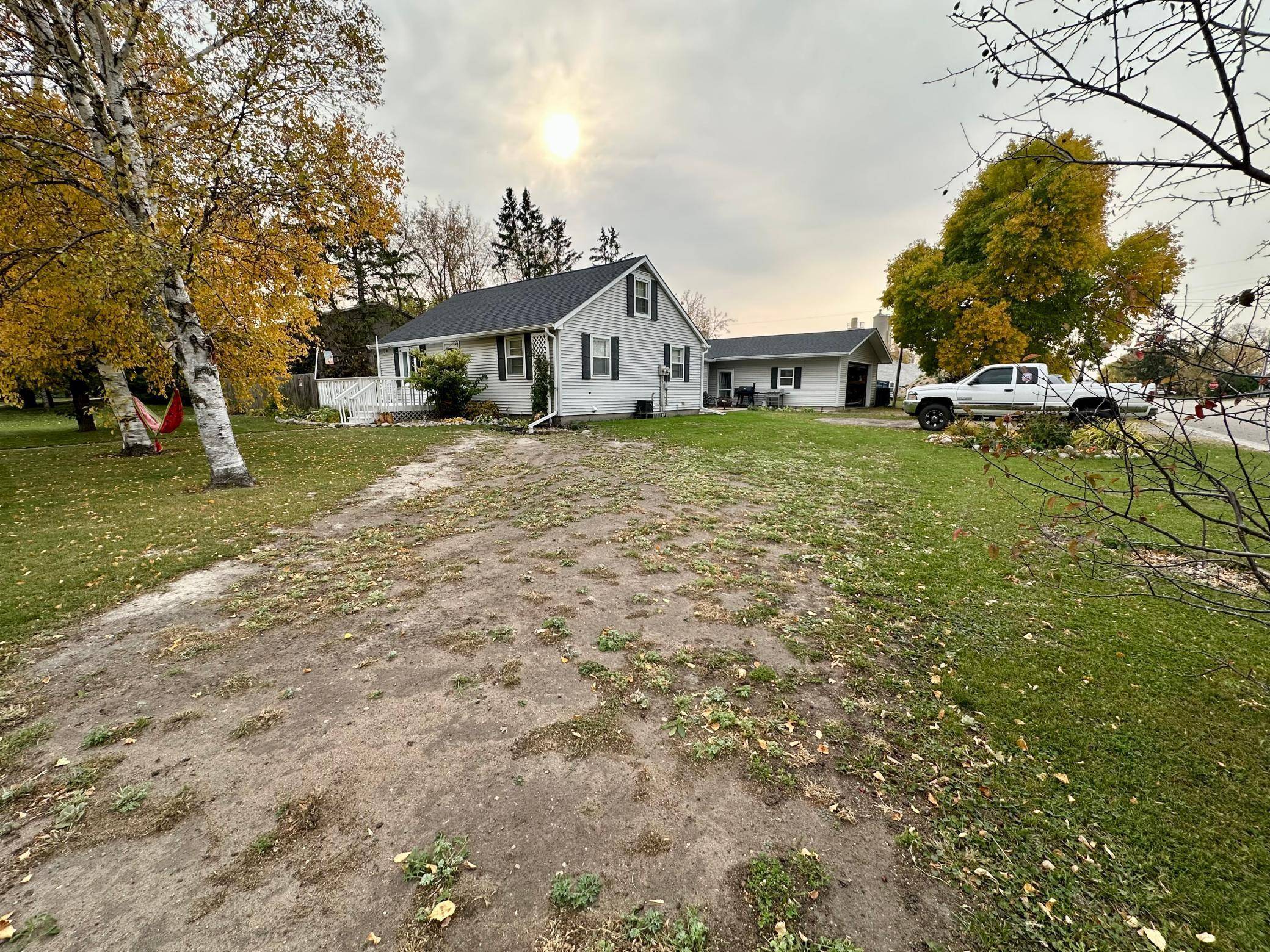 Roseau, MN 56751,102 4th ST SW