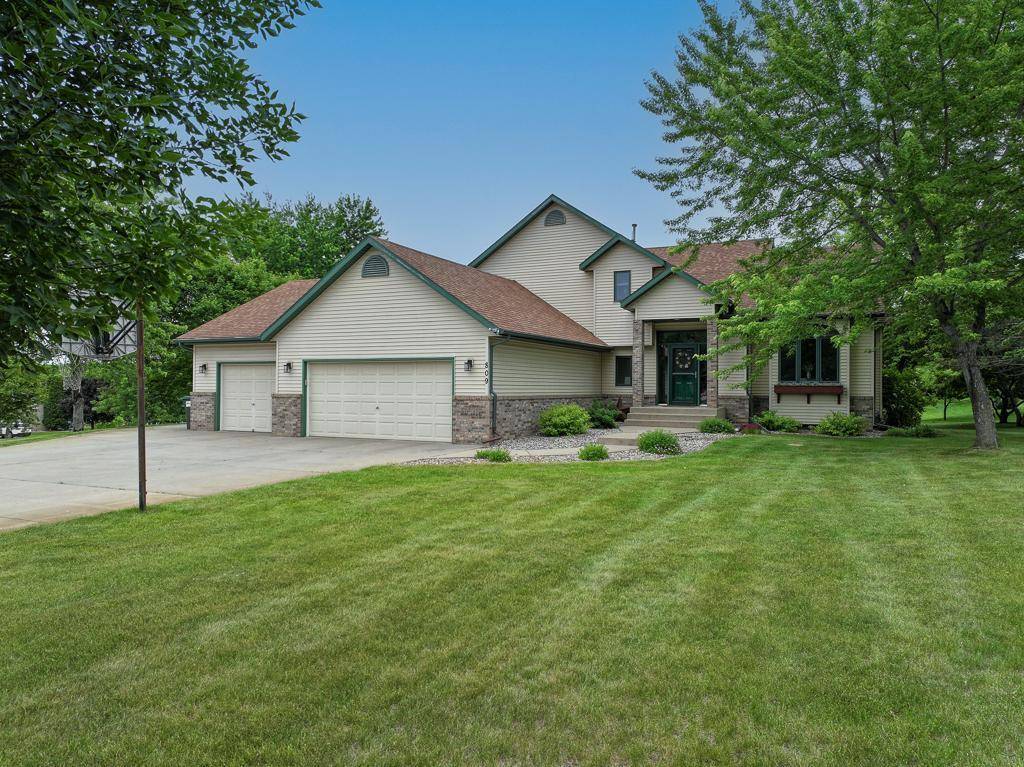 Alexandria, MN 56308,809 E Lake Cowdry RD NW