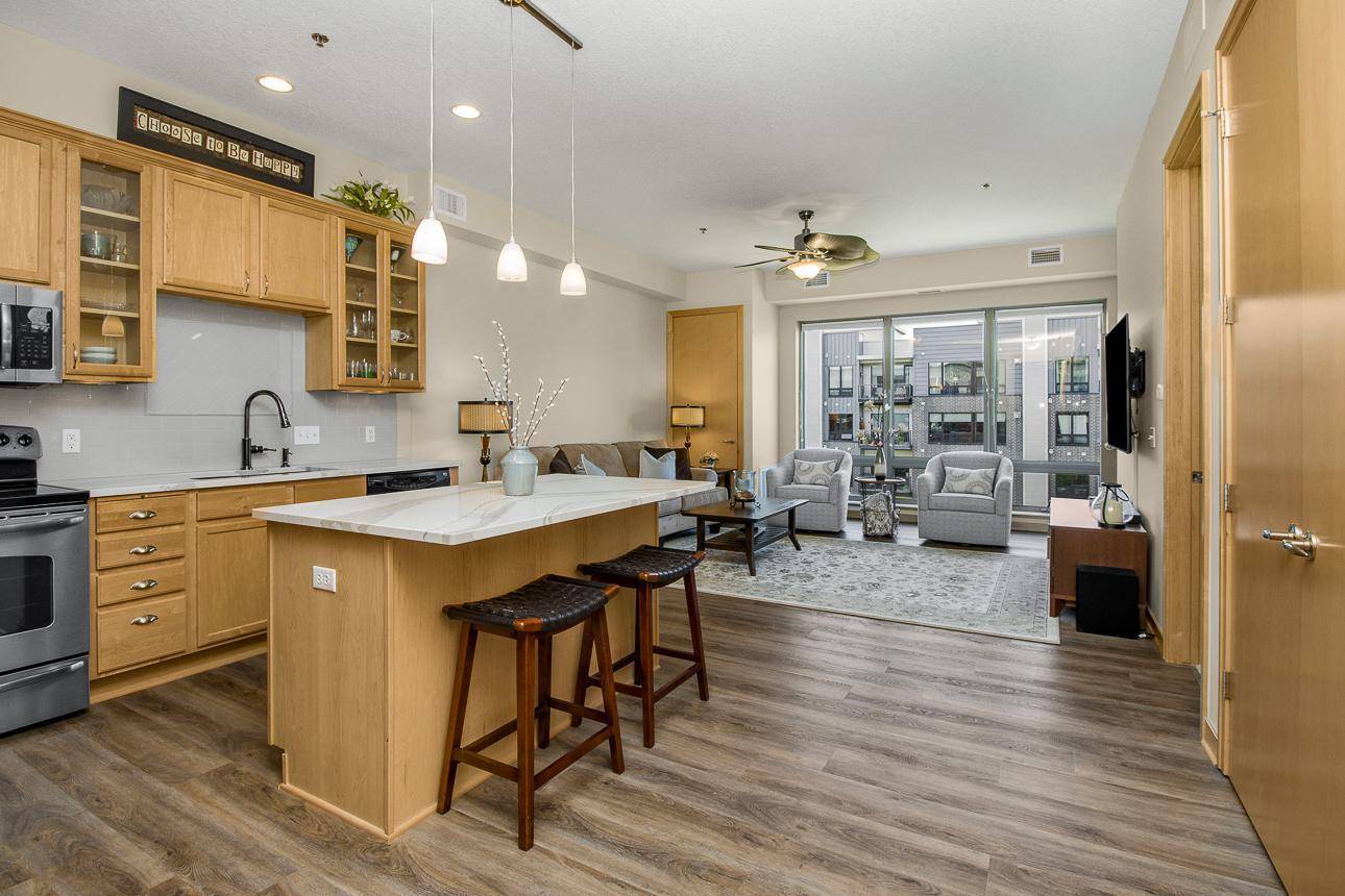 Saint Paul, MN 55102,240 Spring ST #403