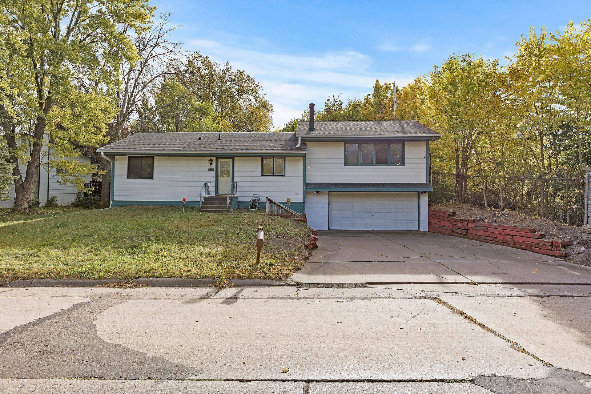 Saint Paul, MN 55106,806 Parkway DR