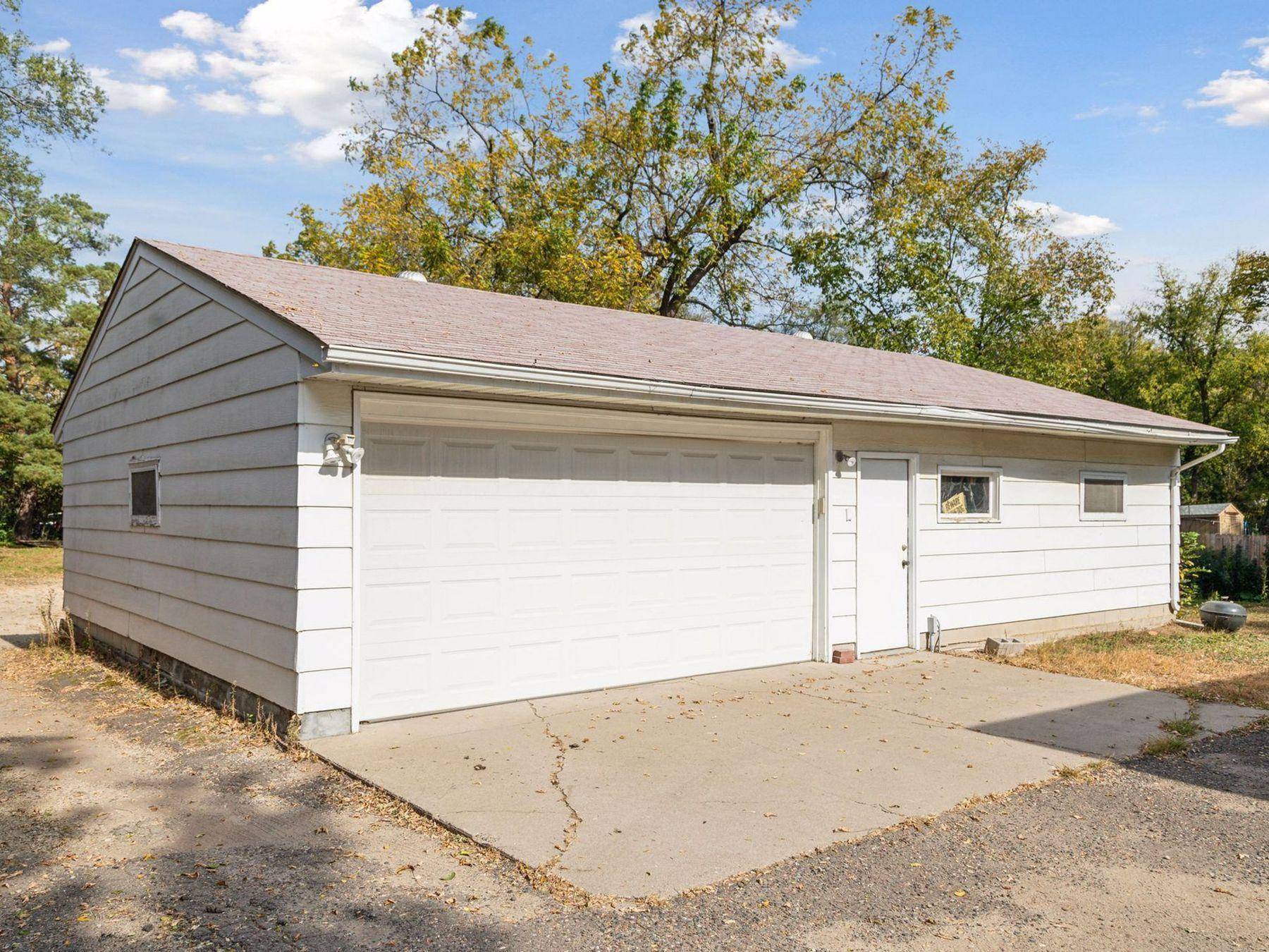 Maplewood, MN 55109,1215 County Road C E