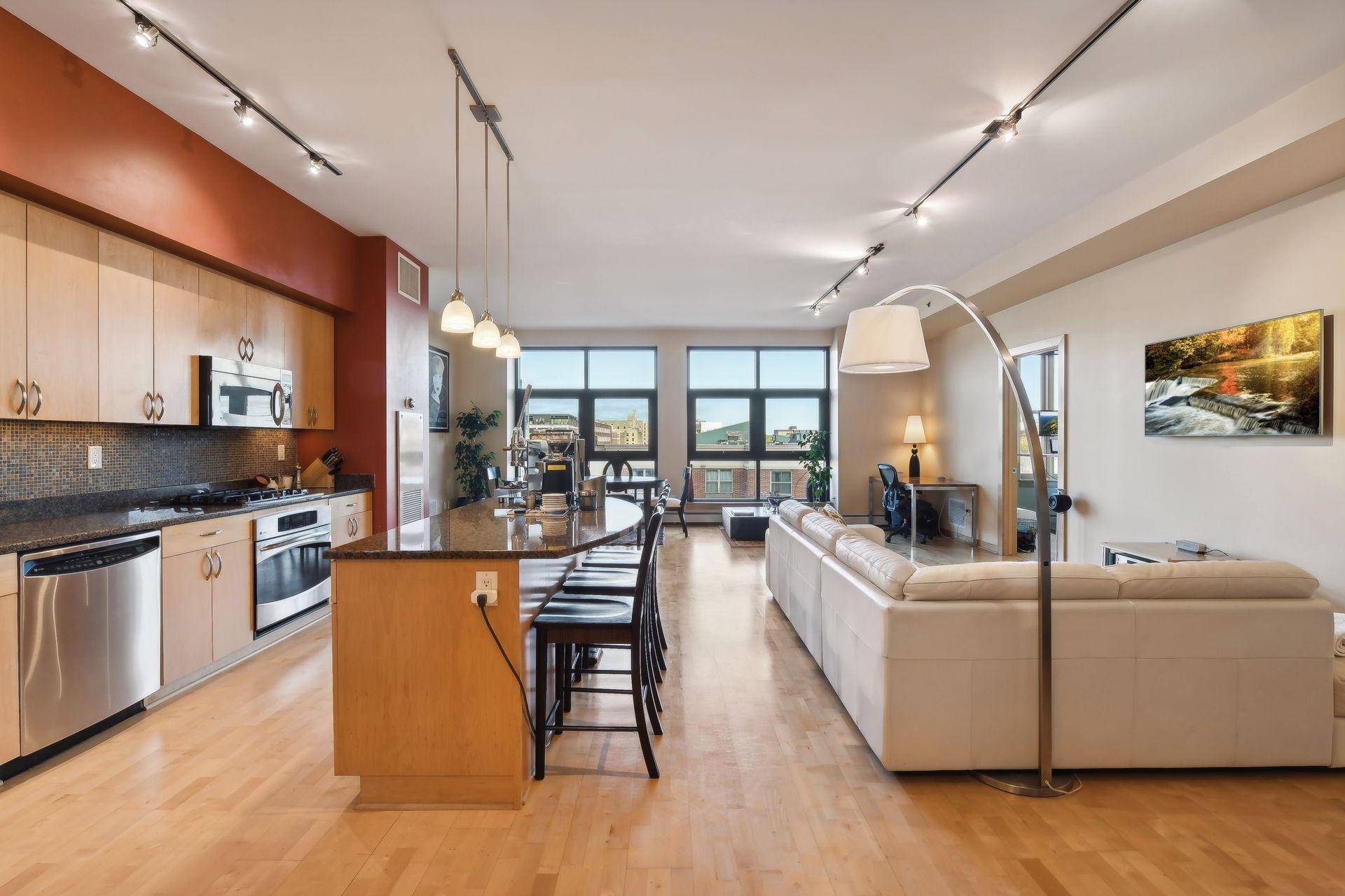 Minneapolis, MN 55401,401 N 2nd ST #423