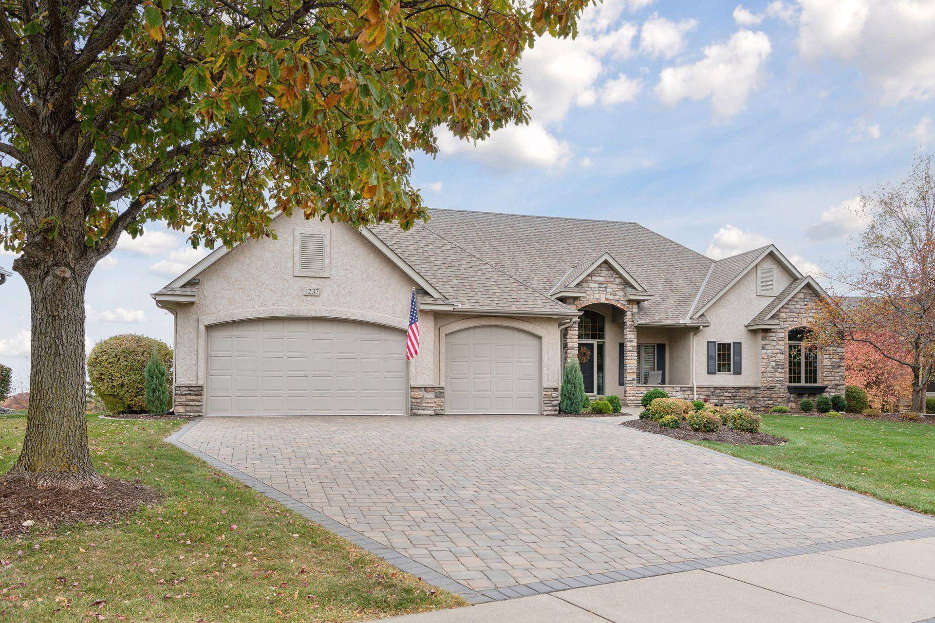 Chaska, MN 55318,1237 Adrian DR