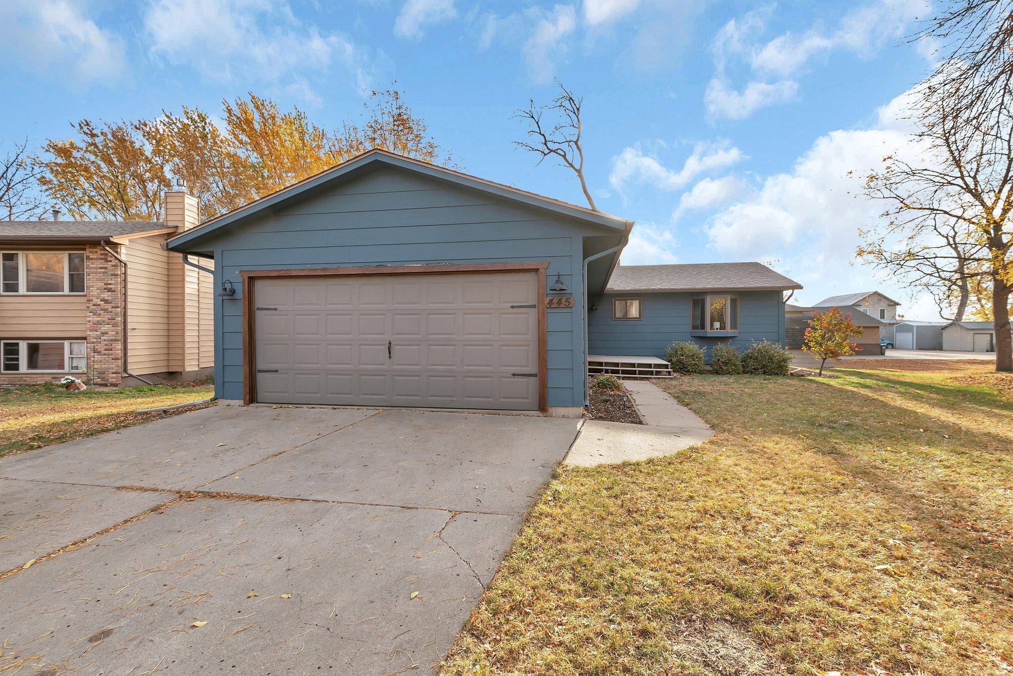 Hutchinson, MN 55350,445 Rose LN NE