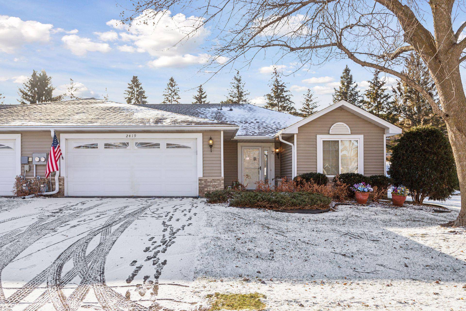 North Saint Paul, MN 55109,2419 Crestwood DR