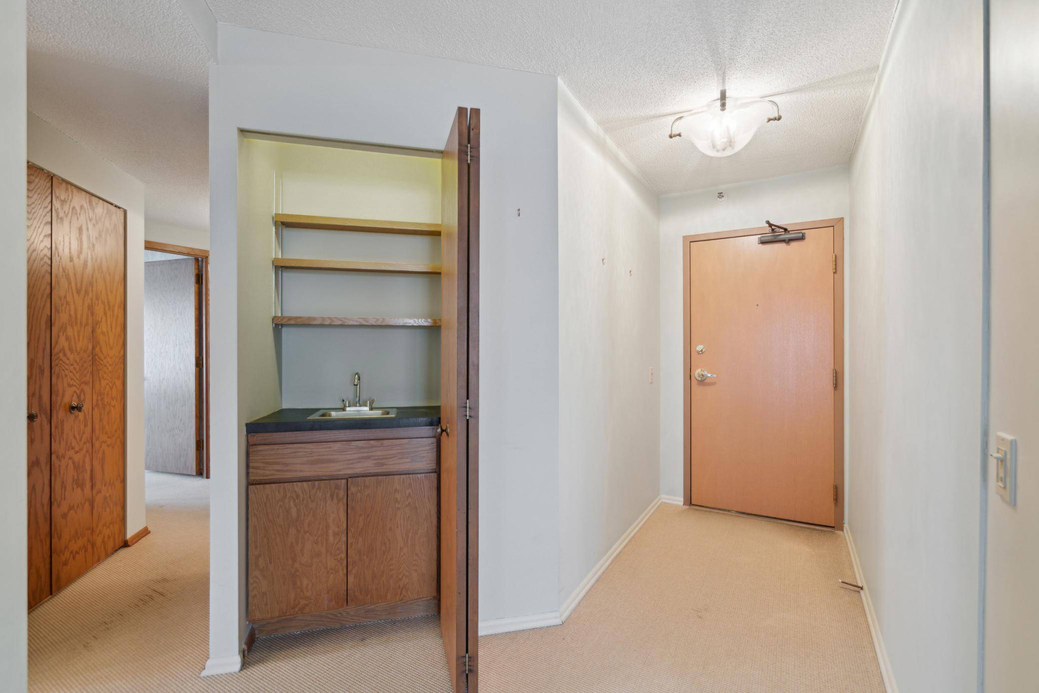 Minneapolis, MN 55416,2950 Dean Pkwy #1201