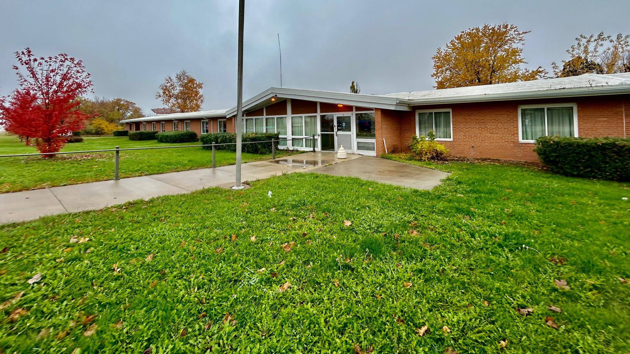 Henning, MN 56551,907 Marshall AVE