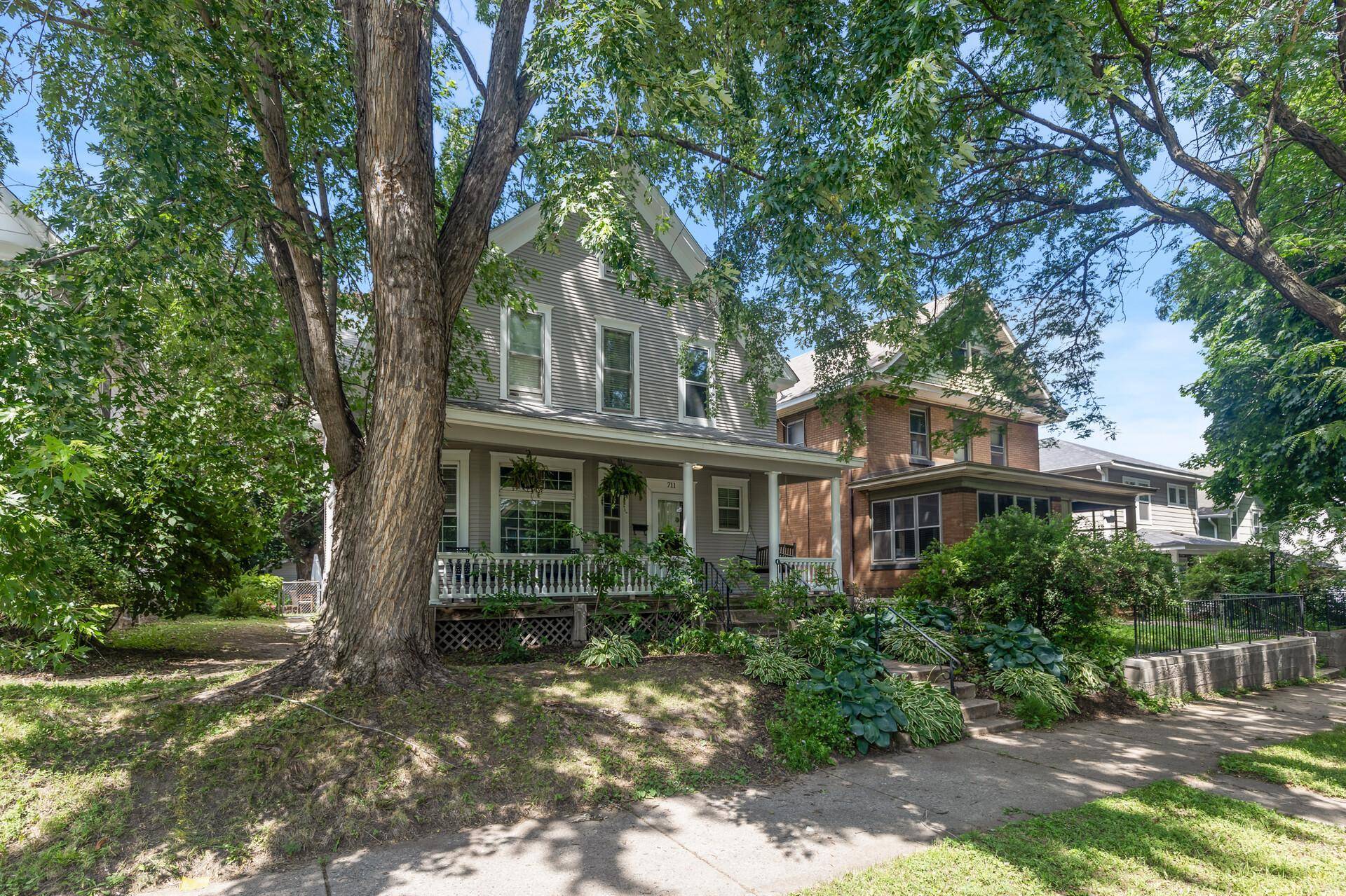 Saint Paul, MN 55106,711 Geranium AVE E