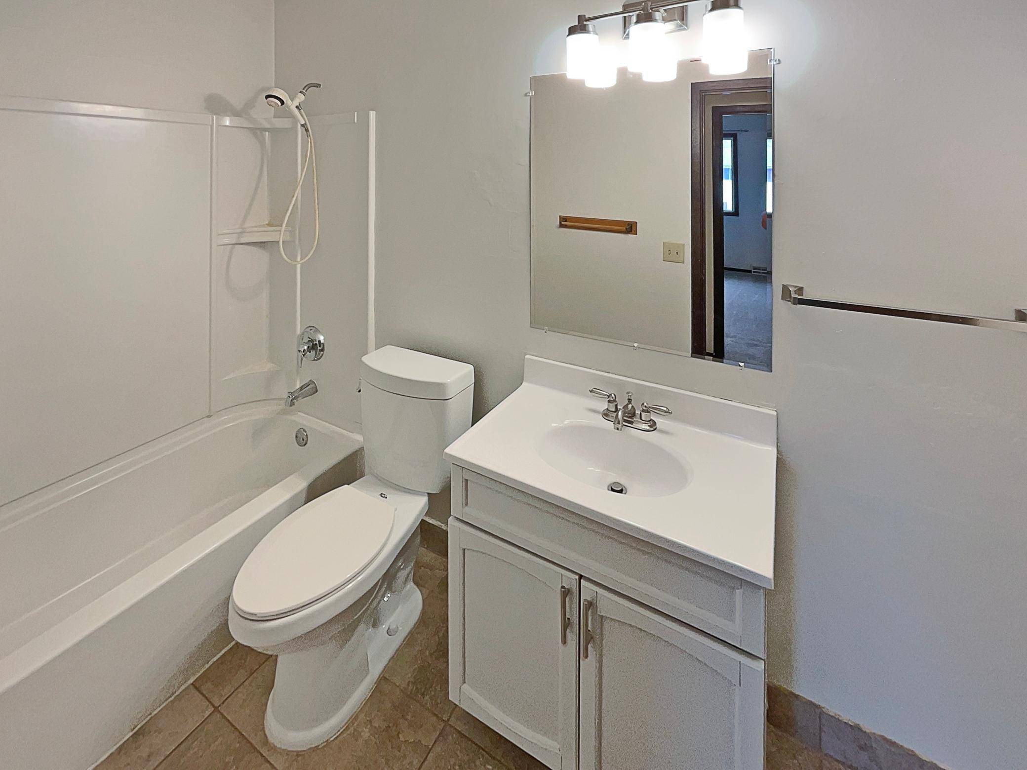 Maplewood, MN 55119,2360 Londin LN E