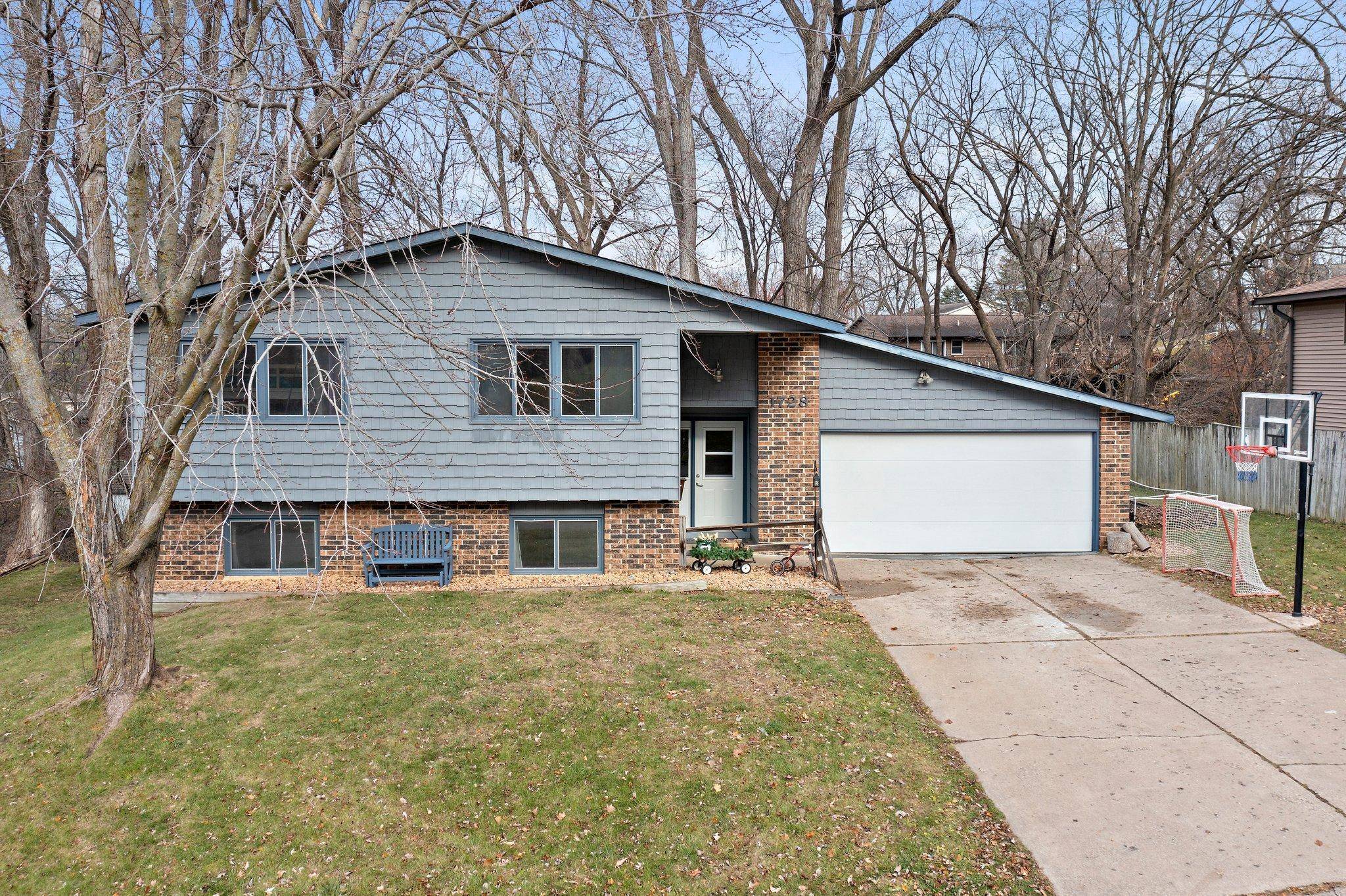 Red Wing, MN 55066,1728 Woodland DR