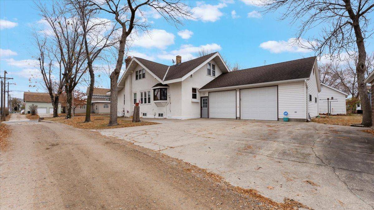 Sauk Centre, MN 56378,411 6th ST S