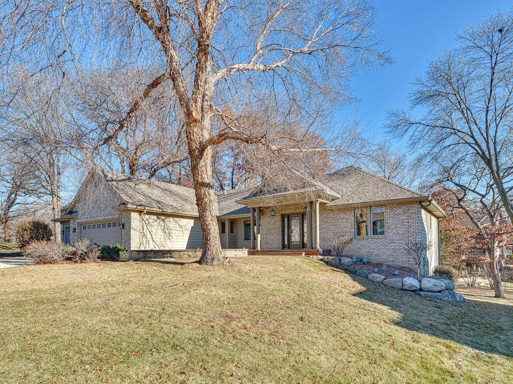 Eagan, MN 55122,4816 Four Seasons DR