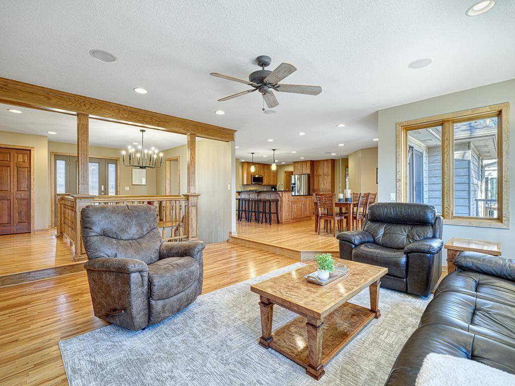 Eagan, MN 55122,4816 Four Seasons DR