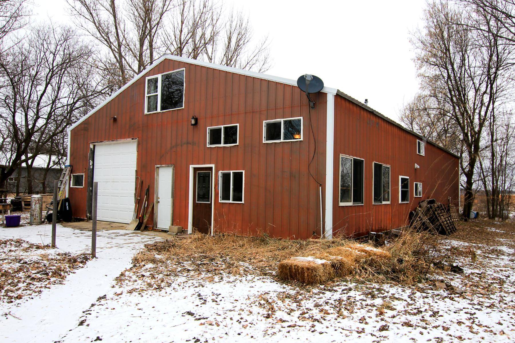 Hutchinson, MN 55350,15606 200th ST