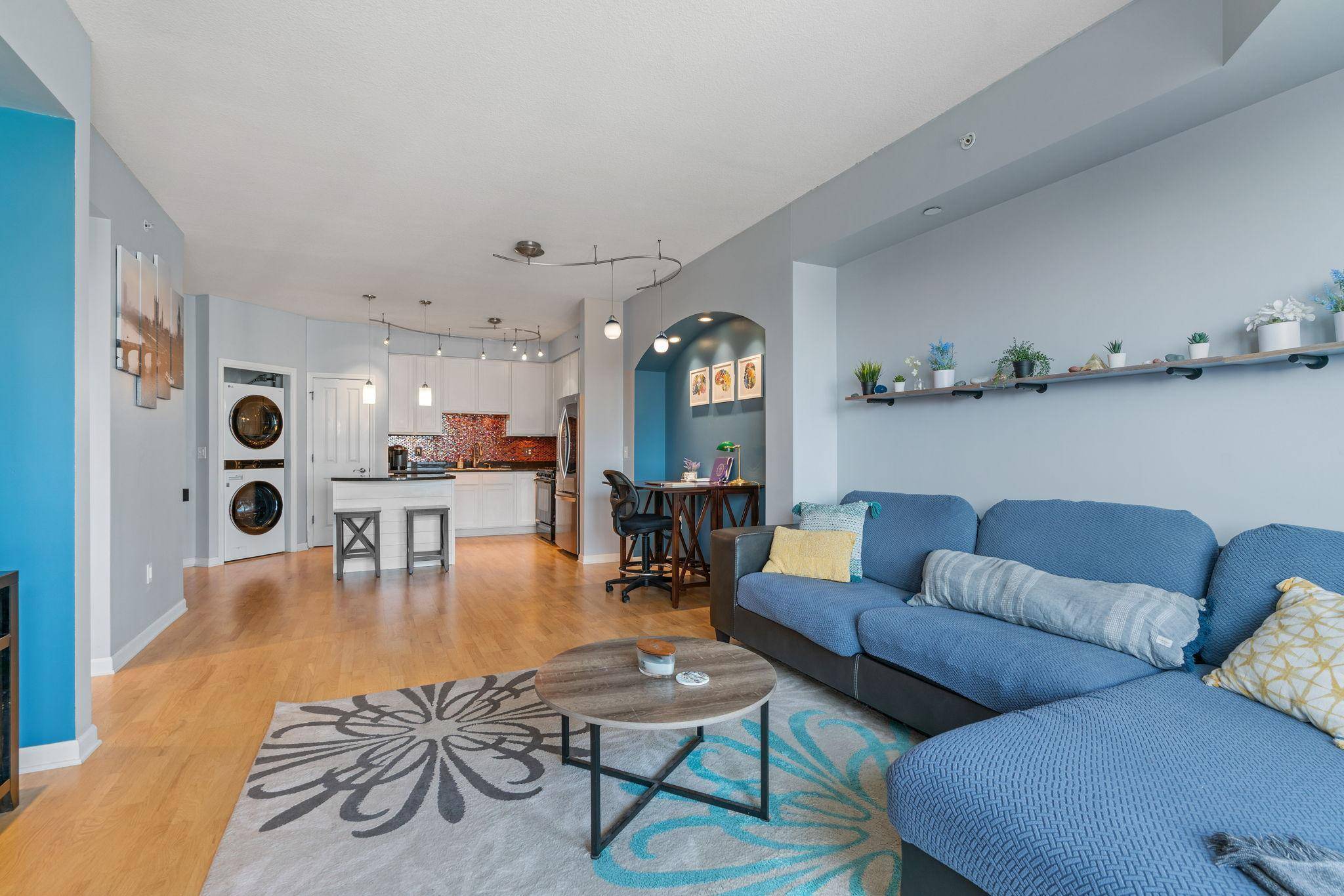 Minneapolis, MN 55404,500 E Grant ST #2103