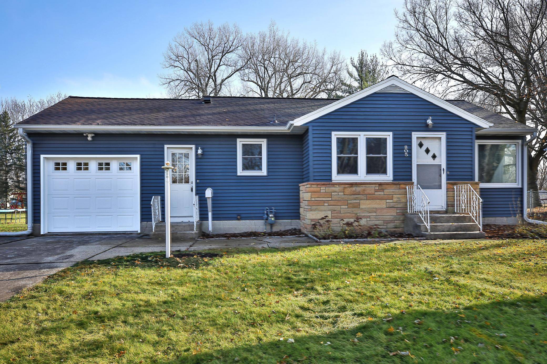 Waseca, MN 56093,805 5th ST SW