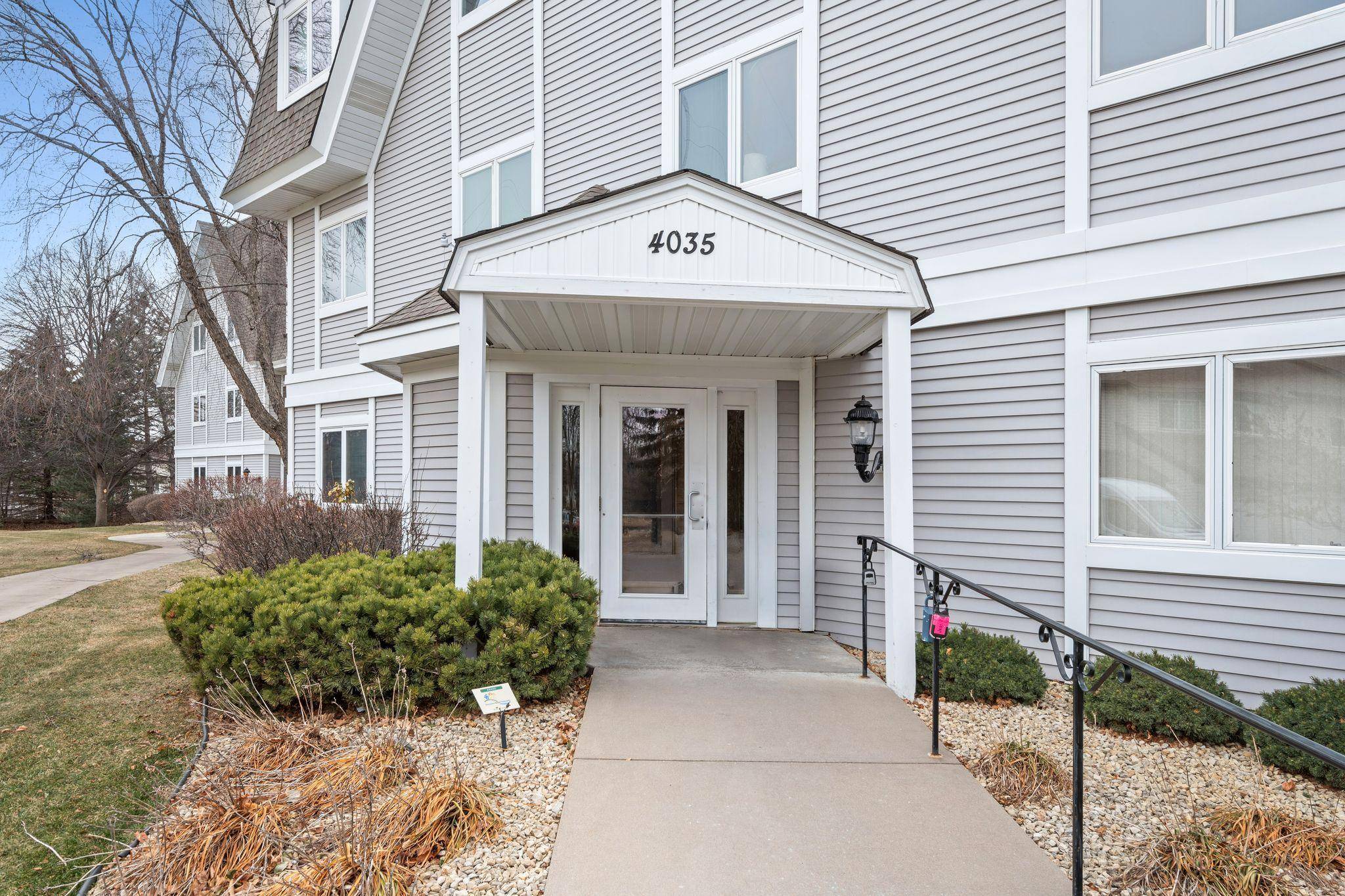 Shoreview, MN 55126,4035 Victoria ST N #215