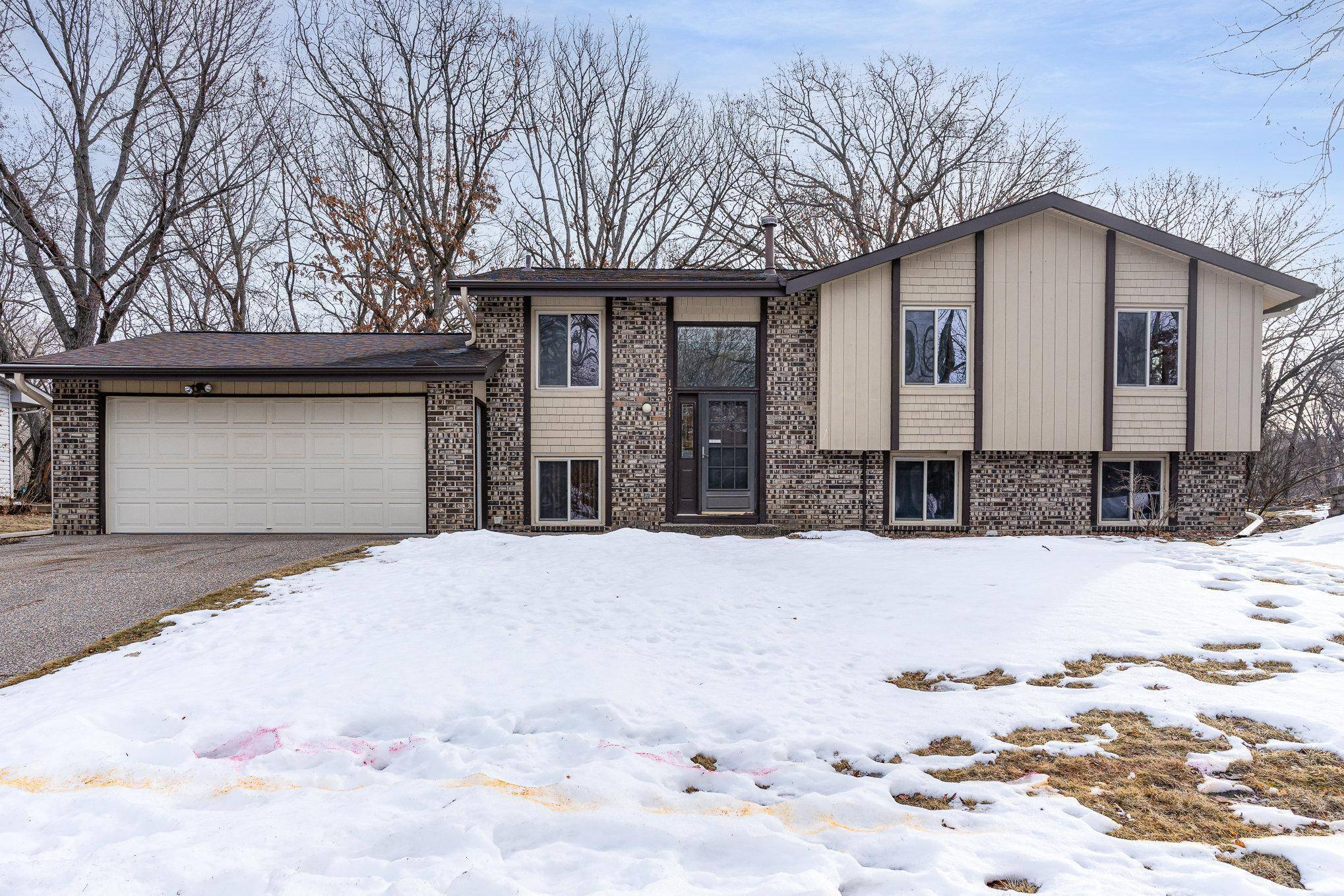 Burnsville, MN 55337,12011 Red Oak CT N