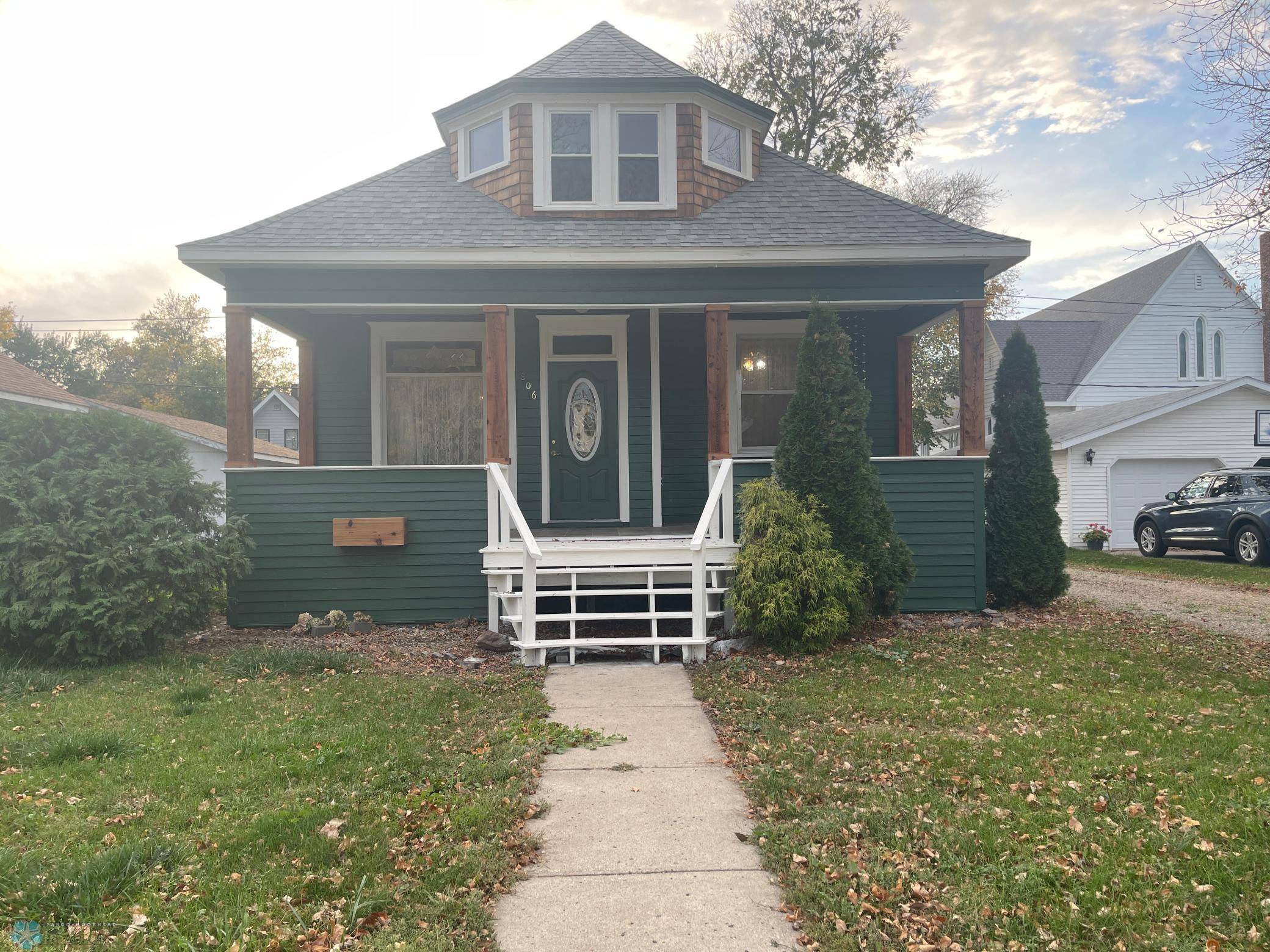 Lisbon, ND 58054,806 OAK ST