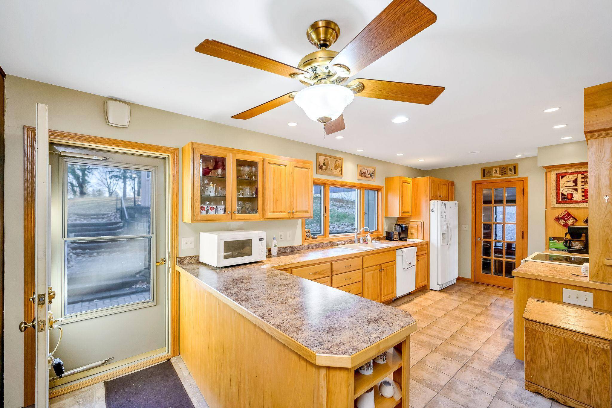 Fairmont, MN 56031,340 E Amber Lake DR