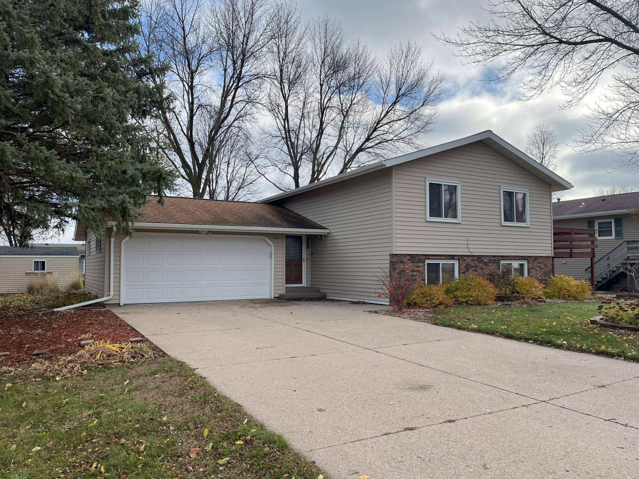 Fairmont, MN 56031,1211 Hickory ST