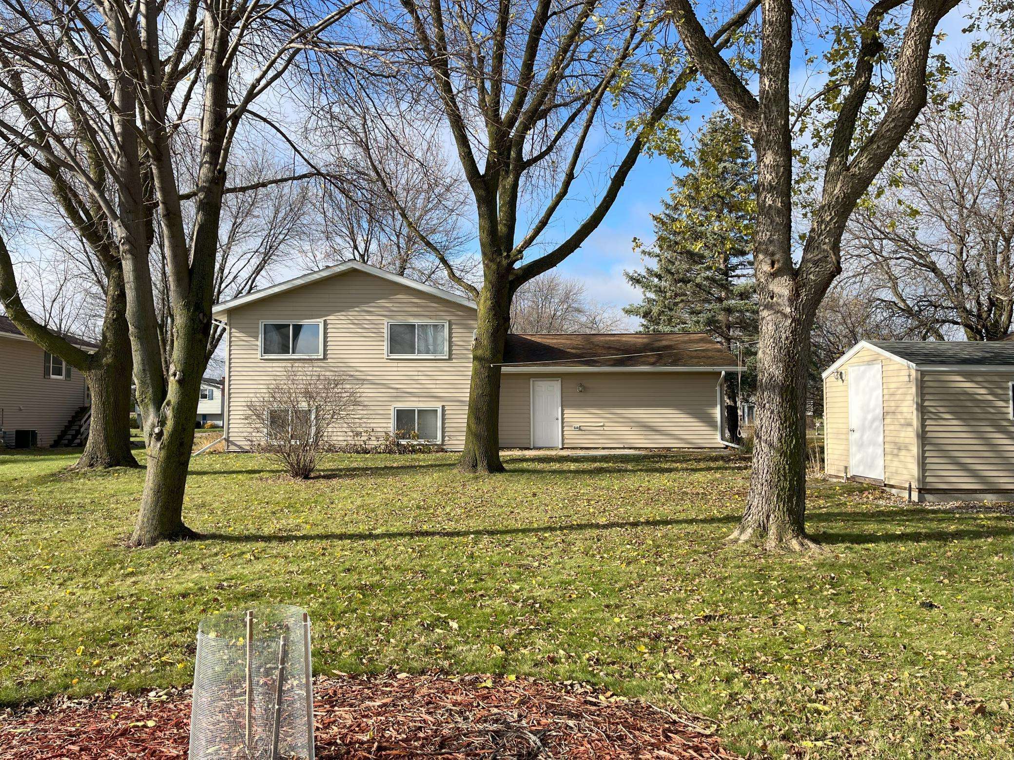 Fairmont, MN 56031,1211 Hickory ST