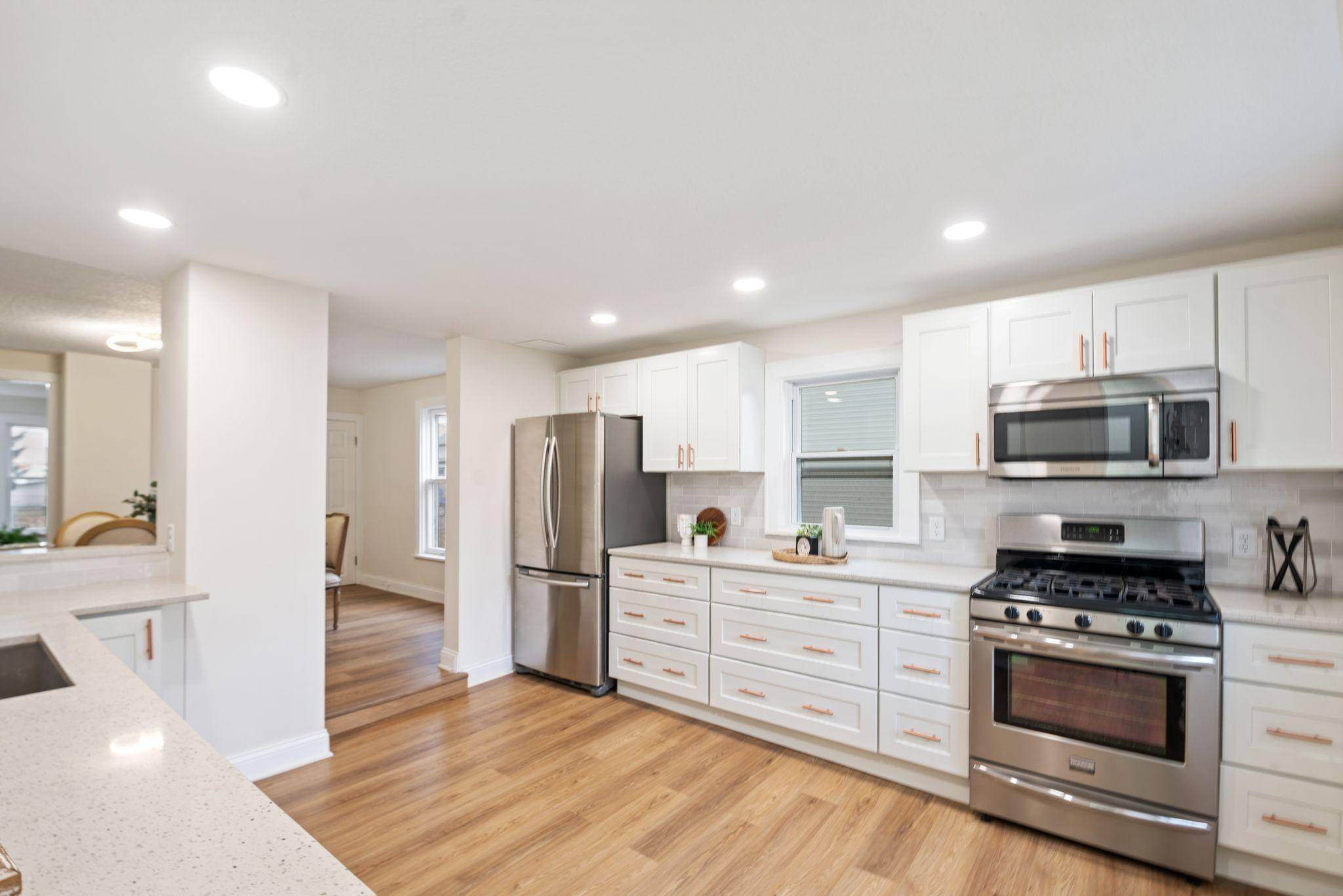 Saint Paul, MN 55103,581 Charles AVE