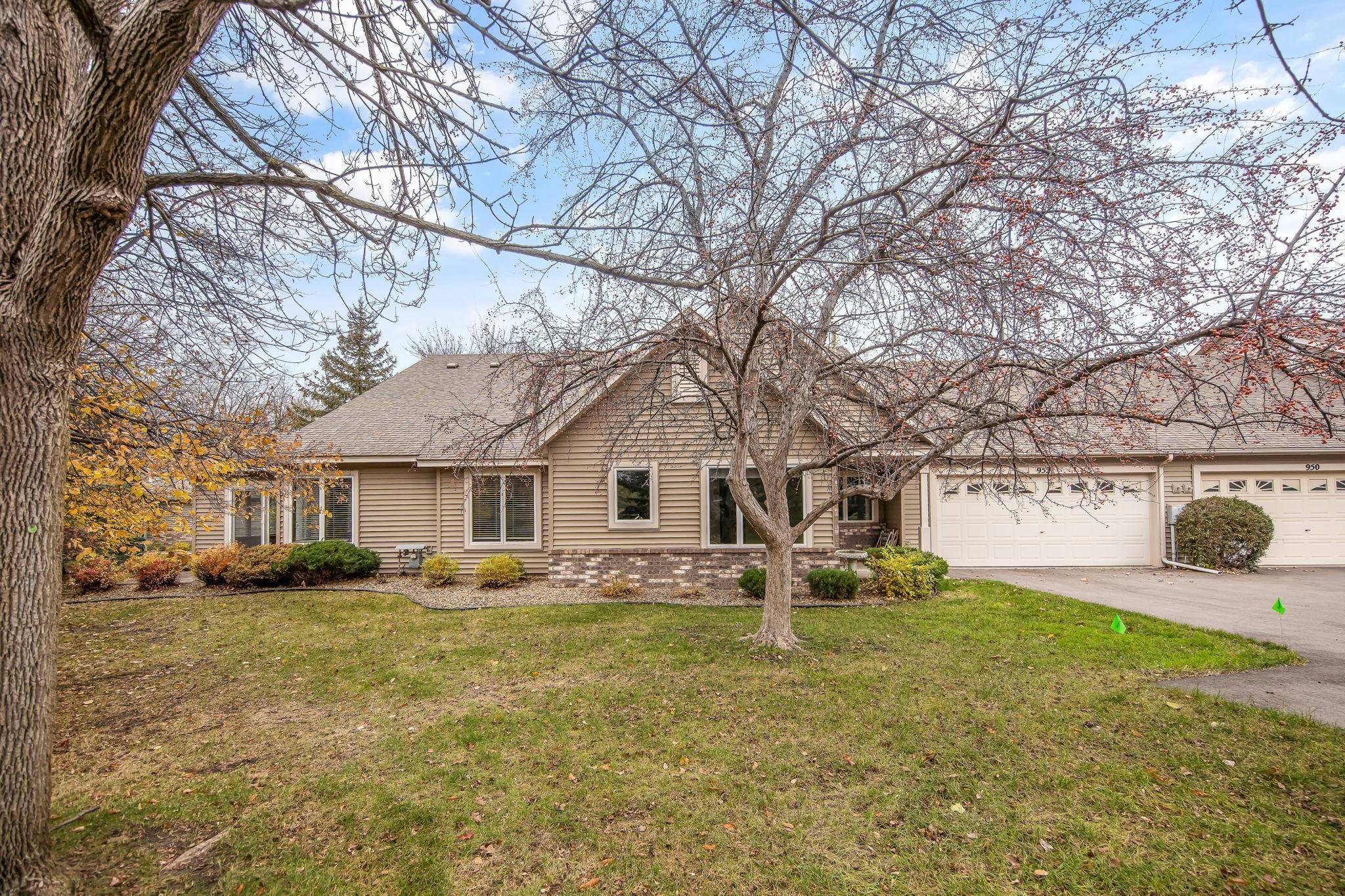 Burnsville, MN 55337,952 Stratford LN W