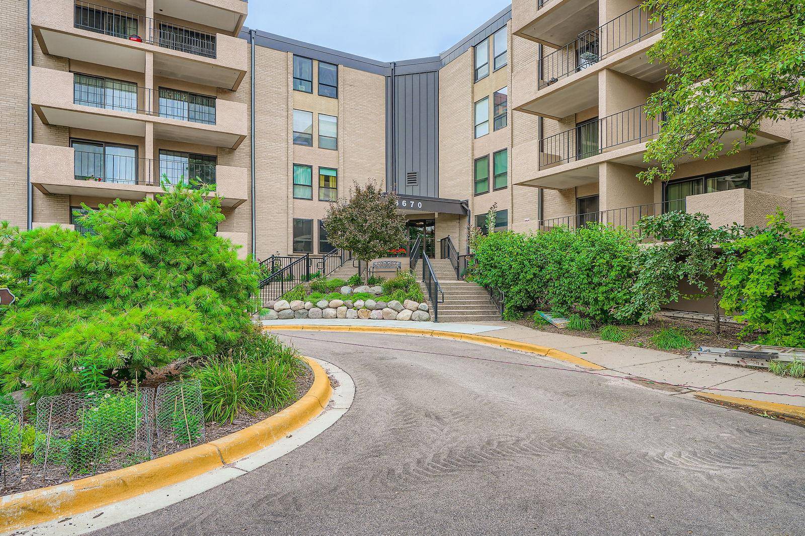 Edina, MN 55436,6670 Vernon AVE S #116