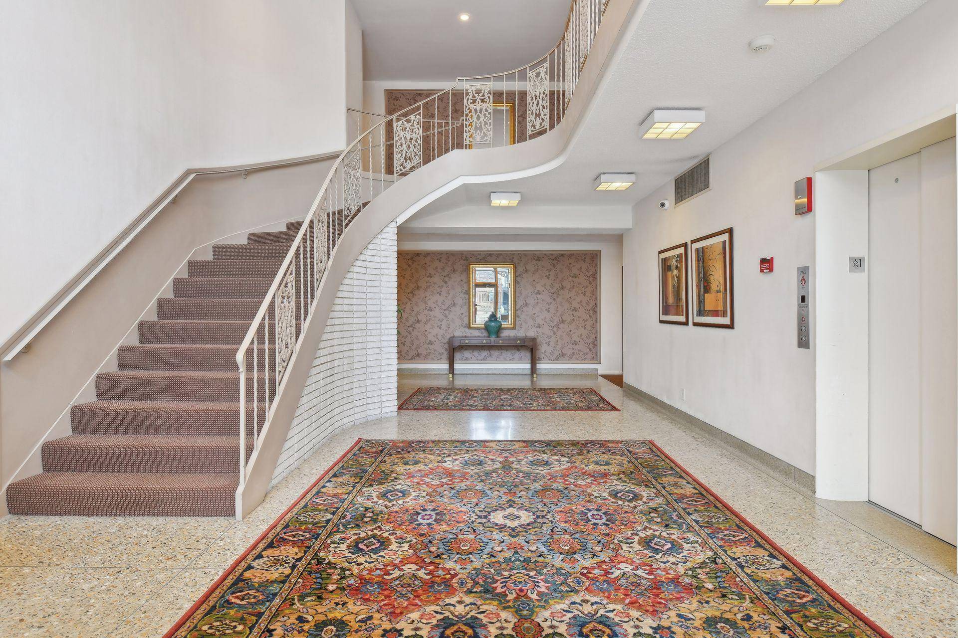 Minneapolis, MN 55408,3540 James AVE S #205