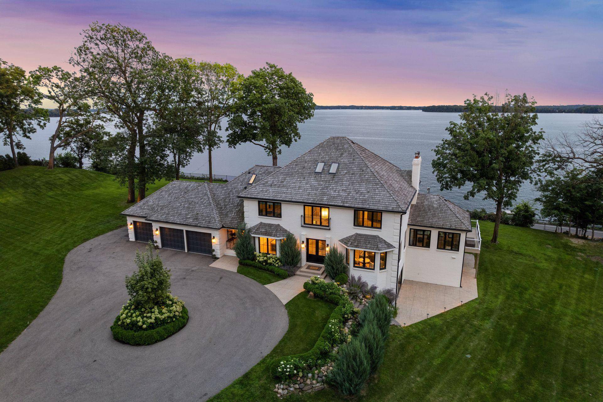 Orono, MN 55391,2070 Shoreline DR