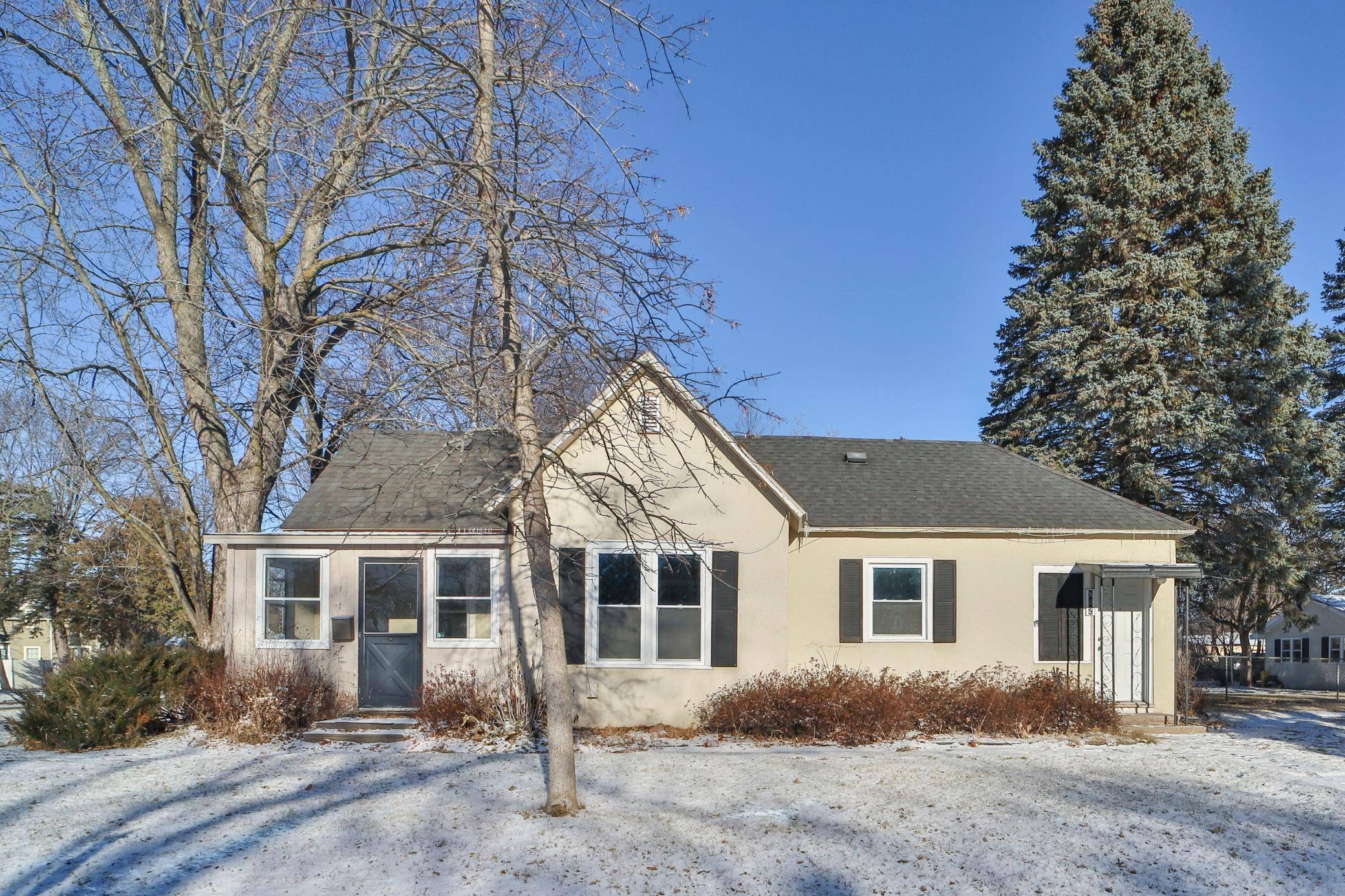 Brainerd, MN 56401,802 6th AVE NE