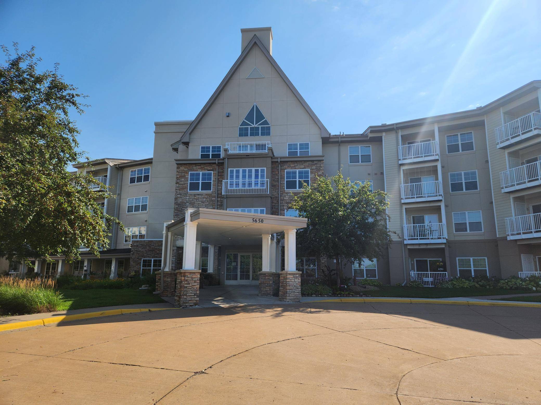 New Hope, MN 55428,5650 Boone AVE N #321
