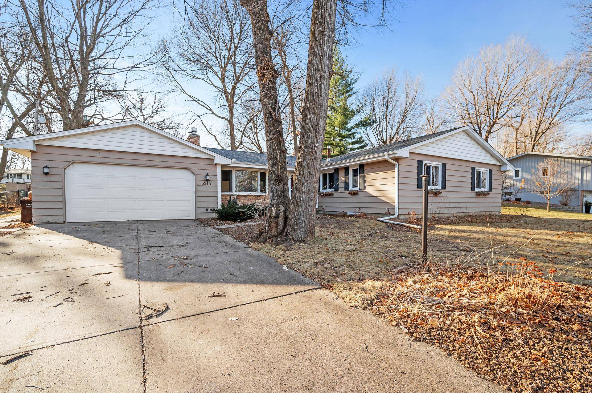 Burnsville, MN 55337,3213 Barbara LN