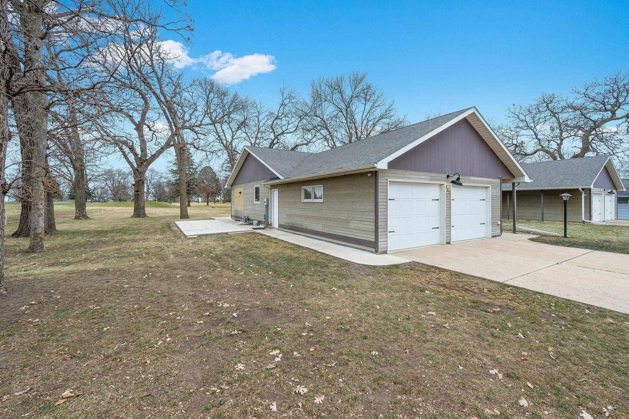 Fairmont, MN 56031,361 E Amber Lake DR