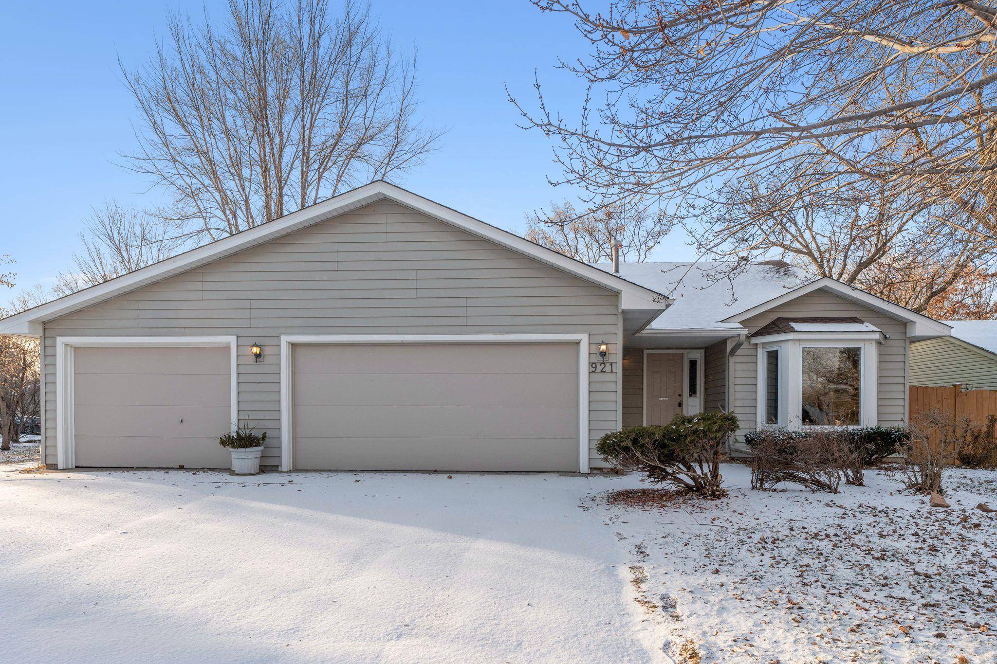 Eagan, MN 55123,921 Curry TRL