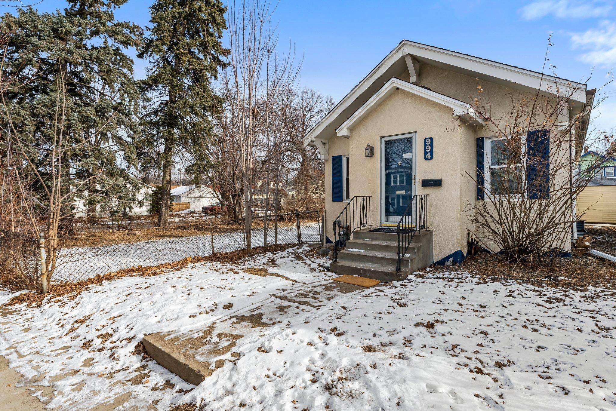 Saint Paul, MN 55103,994 Chatsworth ST N