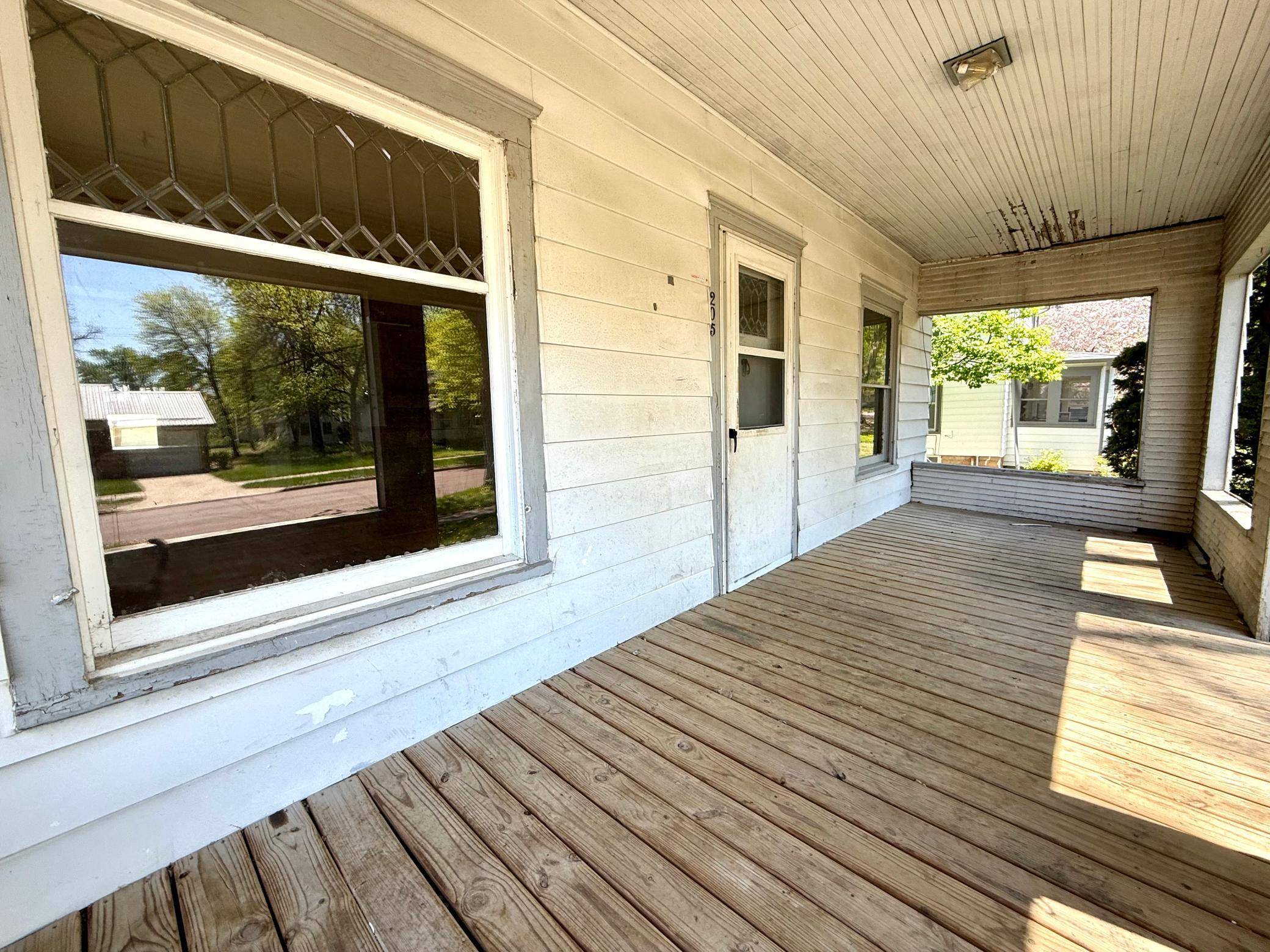 Redwood Falls, MN 56283,205 E Chestnut ST