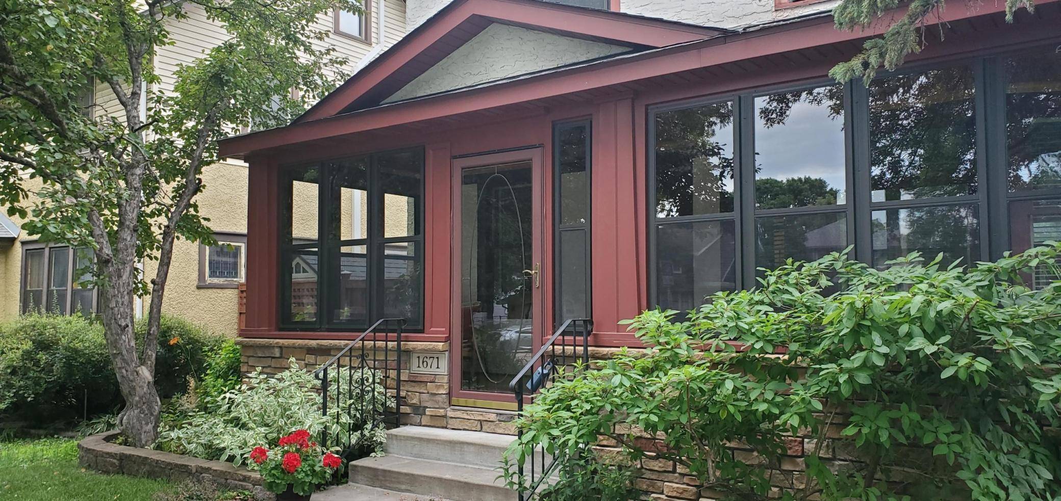 Saint Paul, MN 55104,1671 Marshall AVE