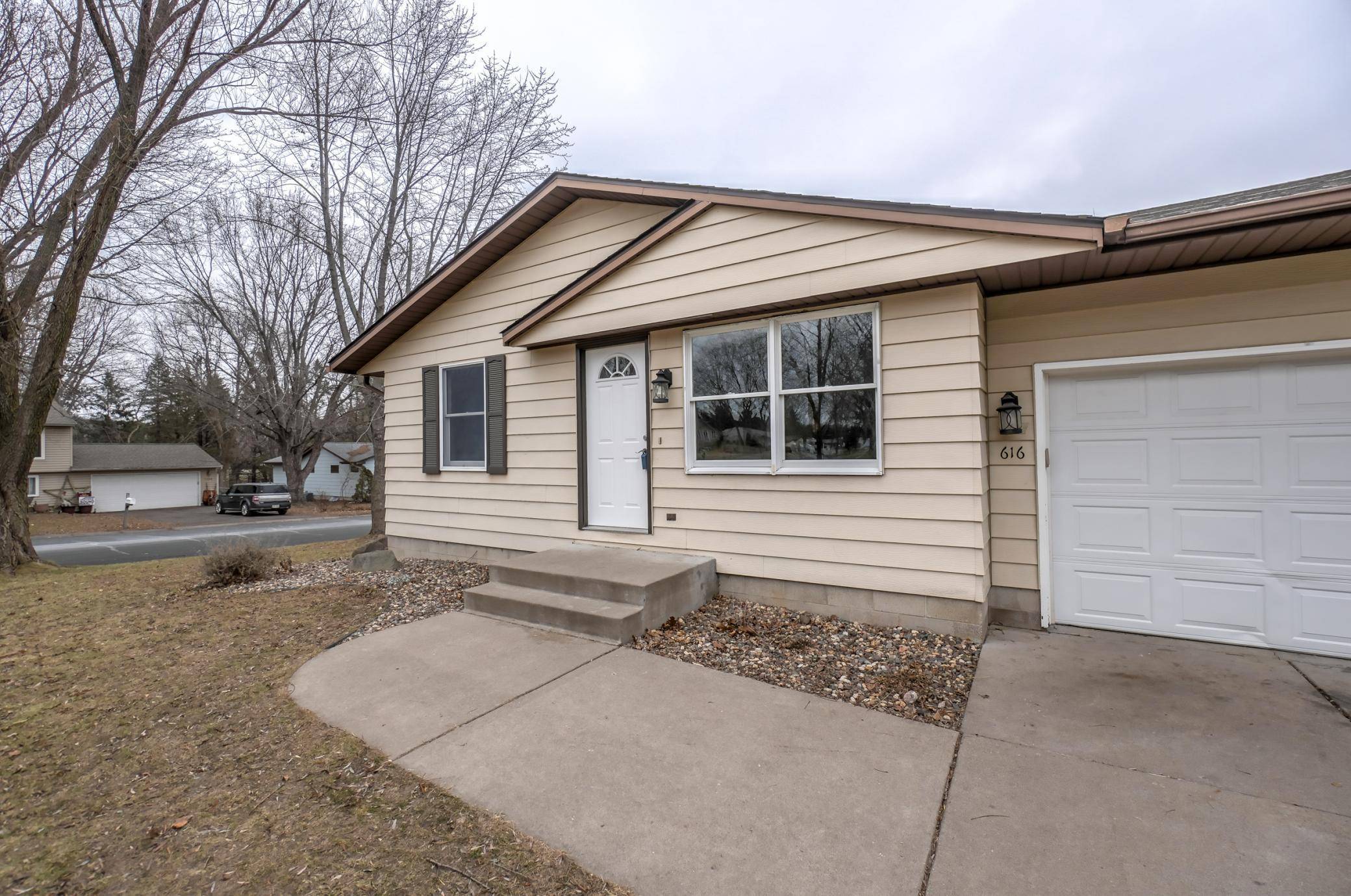 River Falls, WI 54022,616 Lawrence ST