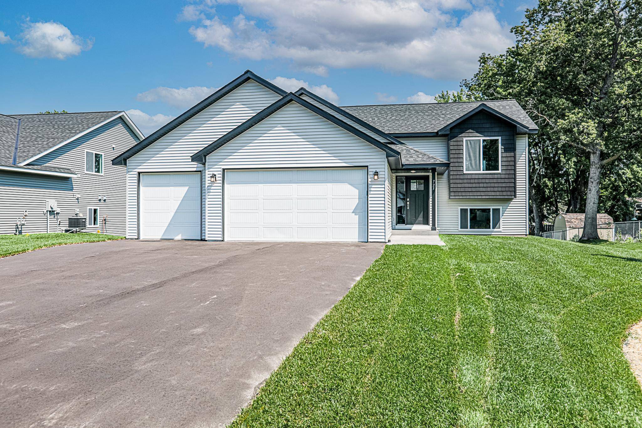 Blaine, MN 55449,725 114th CT NE