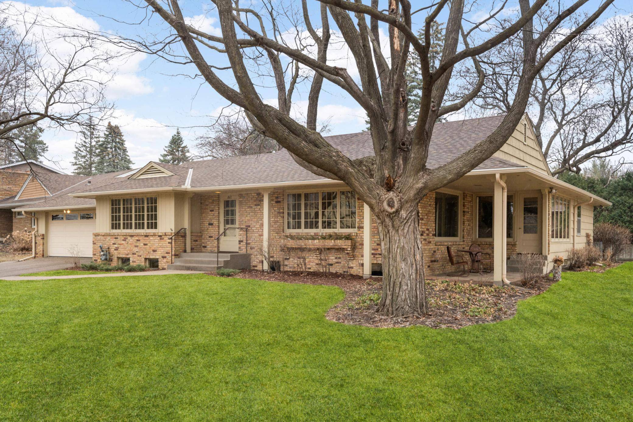 Saint Paul, MN 55116,860 Syndicate ST S