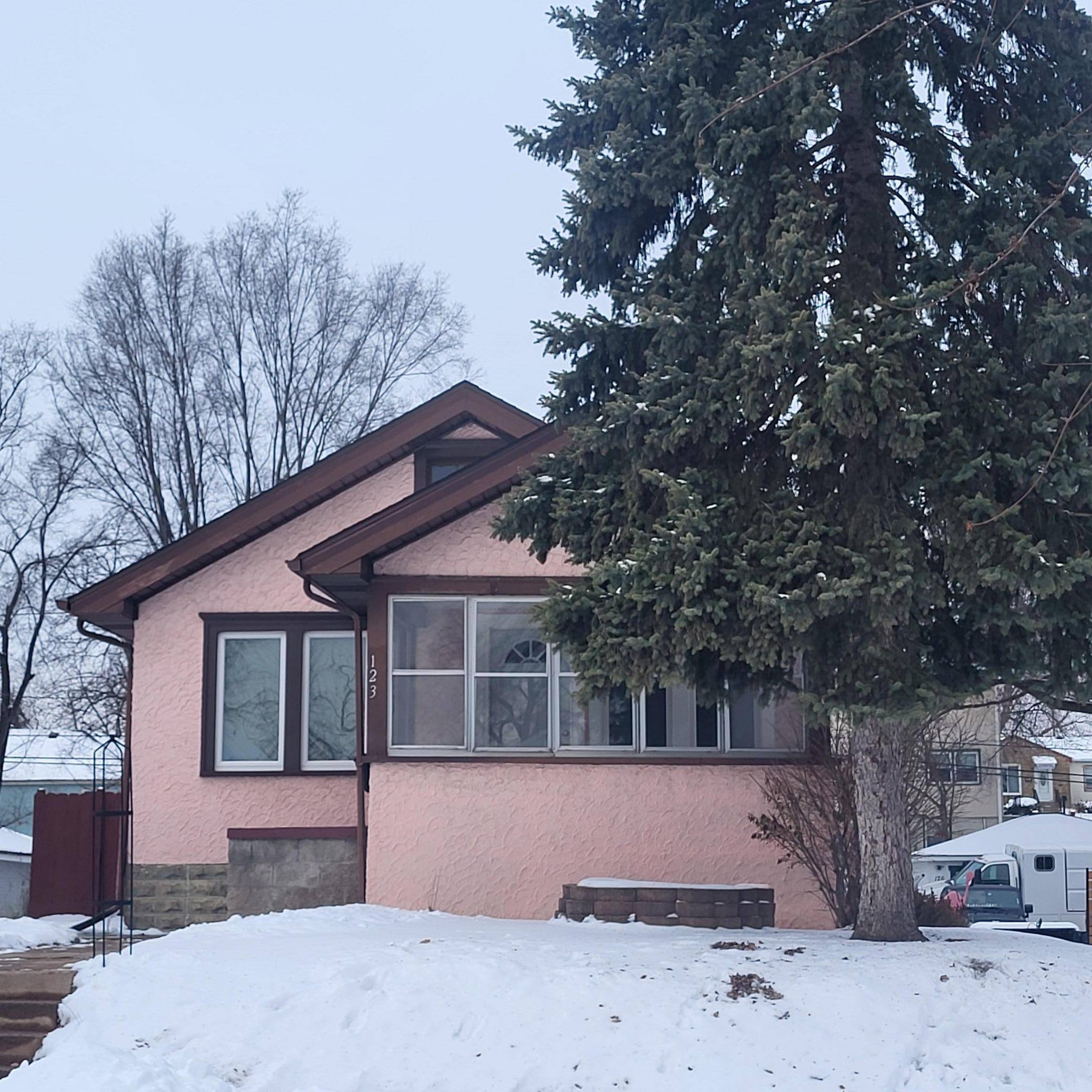 South Saint Paul, MN 55075,123 10th AVE N