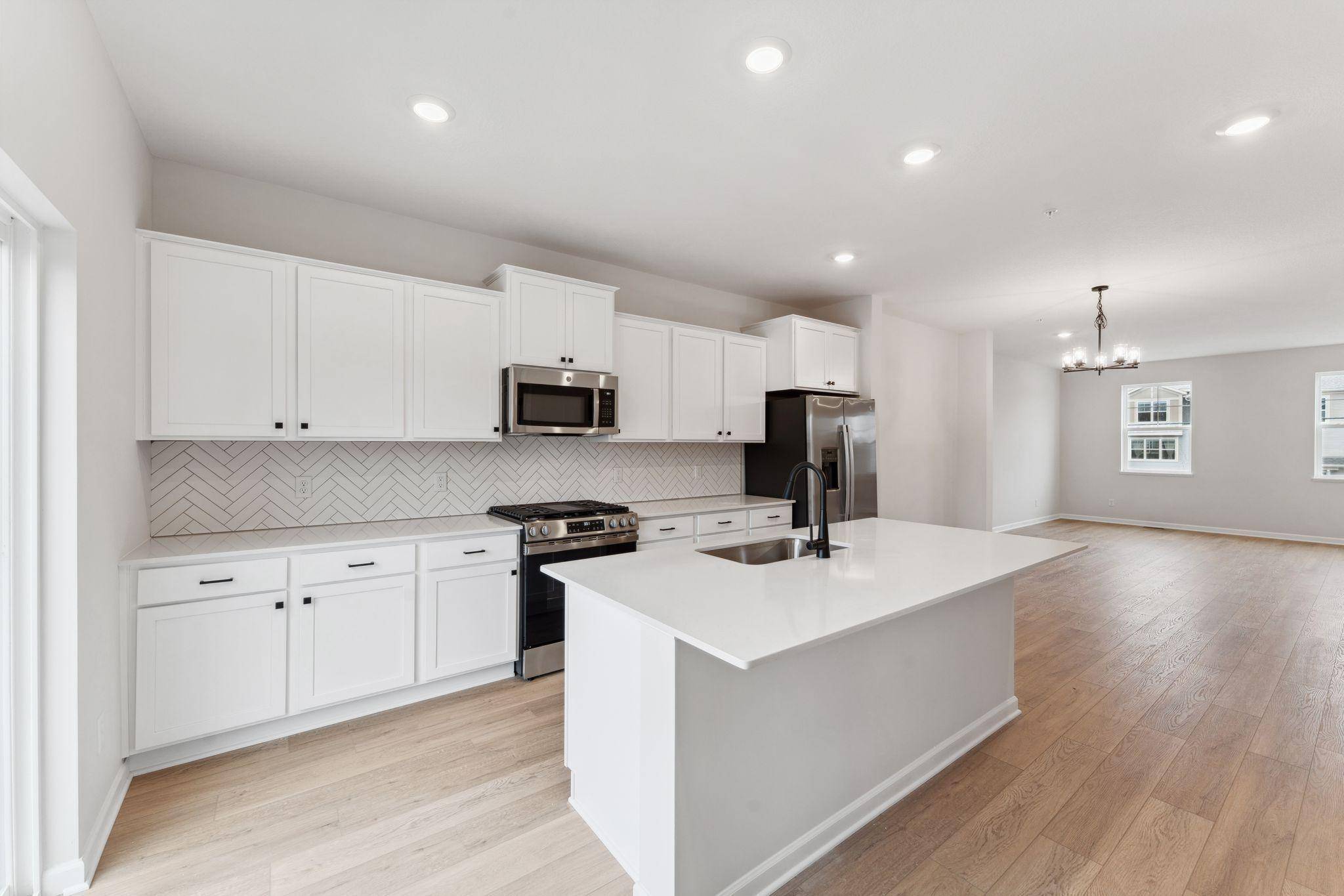 West Saint Paul, MN 55118,1527 Traverse LN
