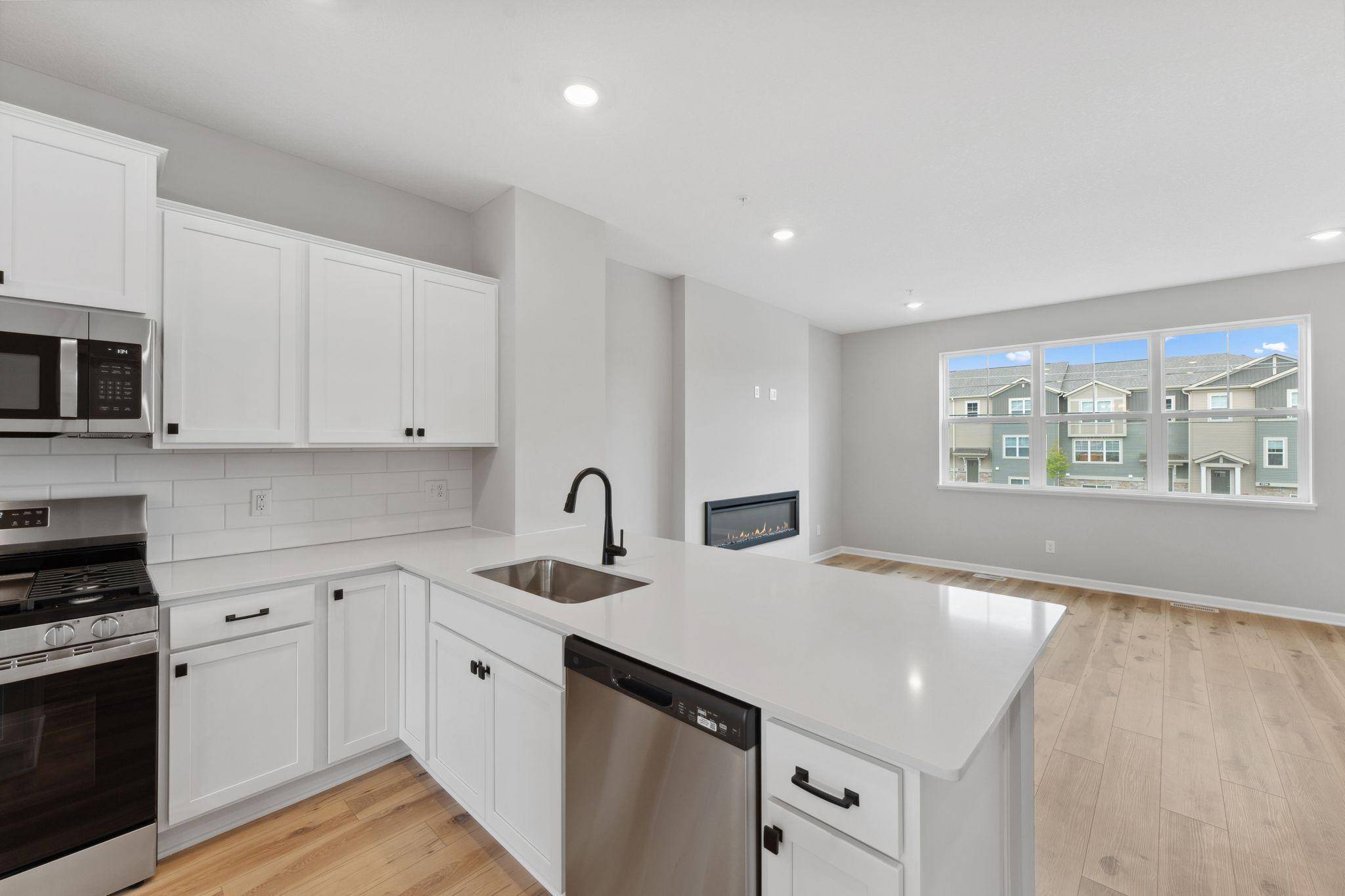 West Saint Paul, MN 55118,1523 Traverse LN